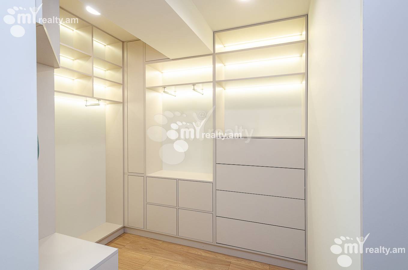 3 սենյականոց բնակարան  Օրբելի Եղբայրների փող, Արաբկիր Երևան, 142936