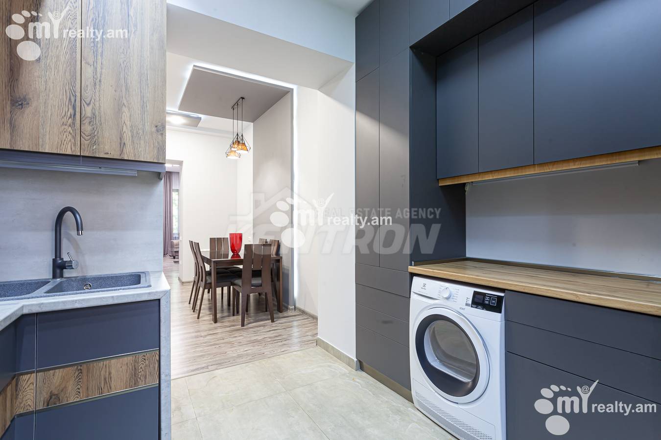 3 սենյականոց բնակարան  Մաշտոցի պող, Կենտրոն Երևան, 155939