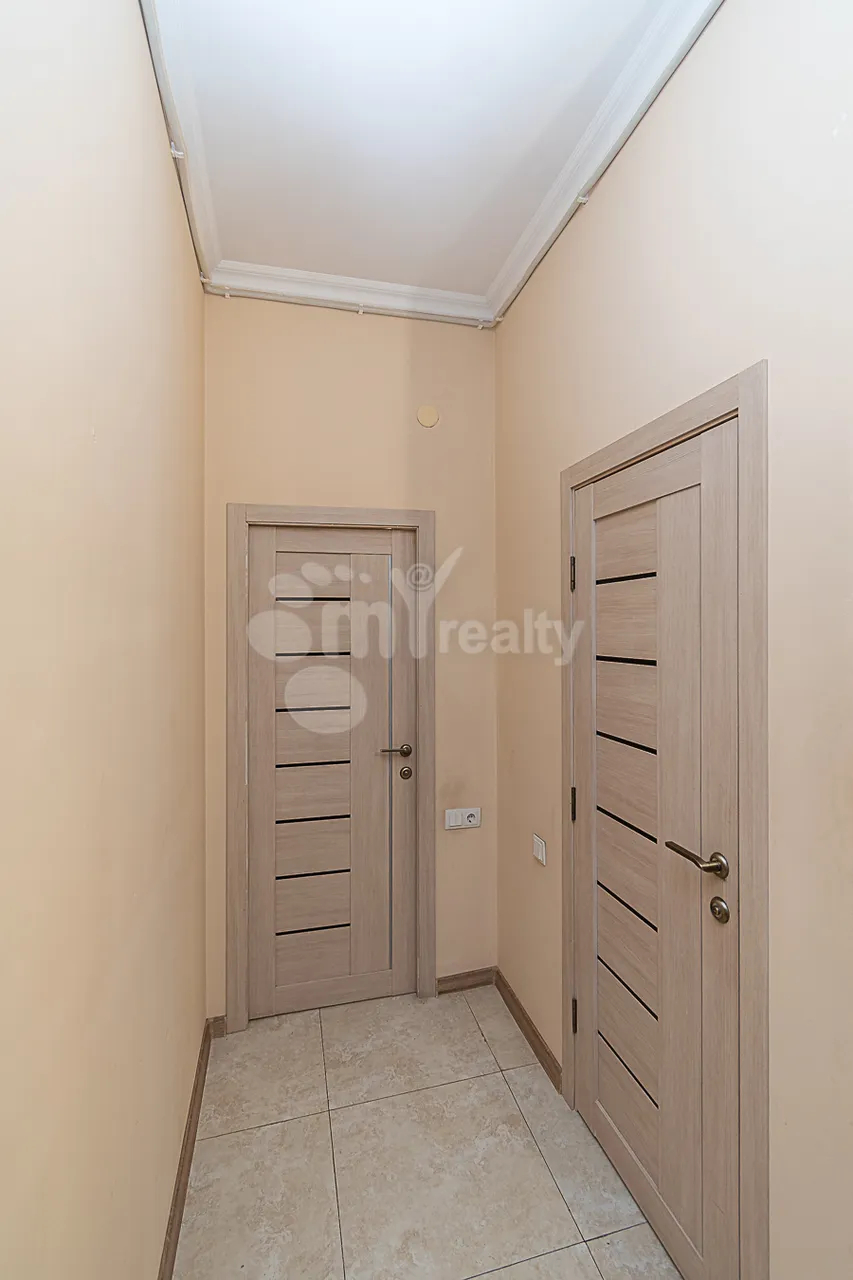 3 սենյականոց բնակարան  Պարոնյան փող, Կենտրոն Երևան, 161308