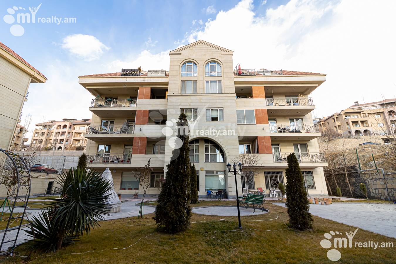 Купить 3 комнатную квартиру Антараин ул, Центр Ереван, 154424