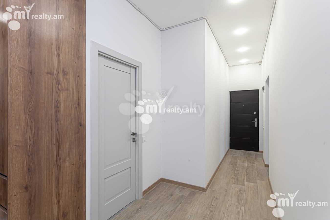 Купить 3 комнатную квартиру Налбандян ул, Центр Ереван, 150615