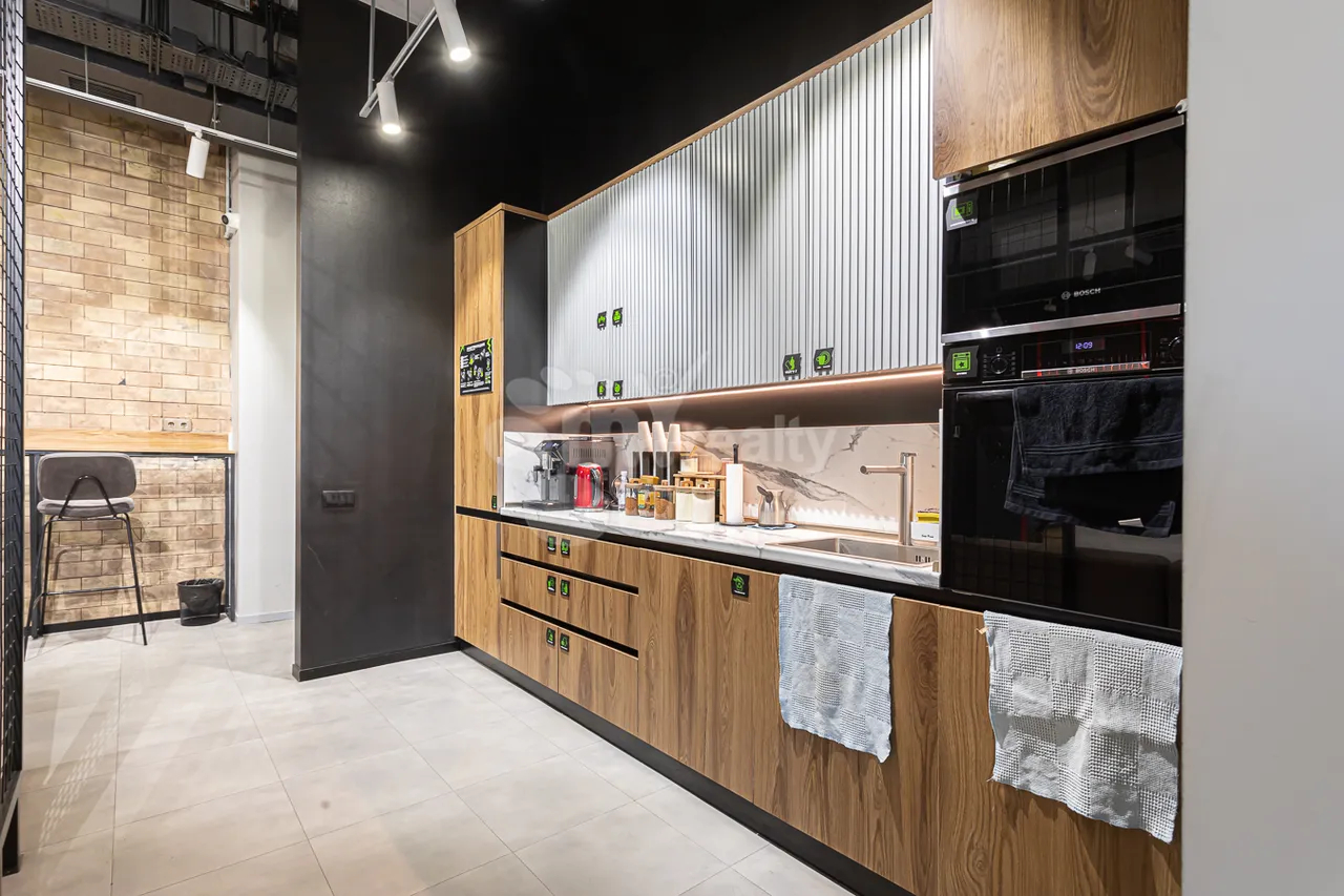 Commercial for rent خیابان میاسنیکیان, مرکز شهر ایروان, 157361