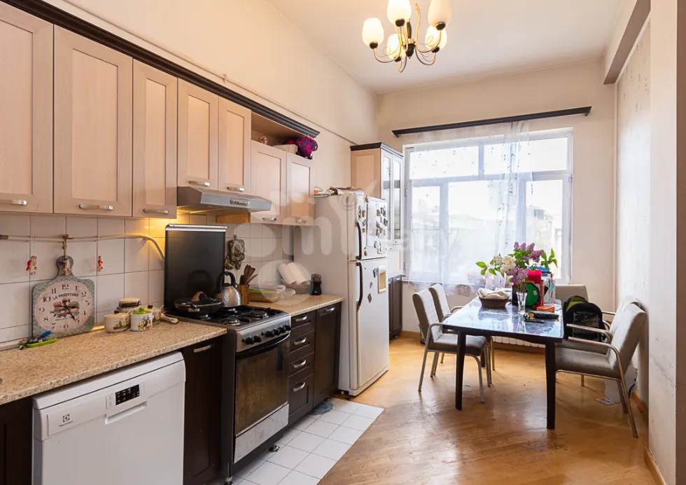 5 bedroom apartment for sale Zakyan St, Center Yerevan, 160371