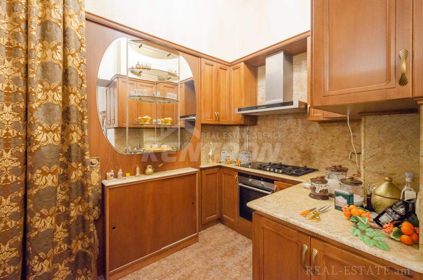 4 bedroom apartment for sale rue d'Abovyan, Center Yerevan, 137151