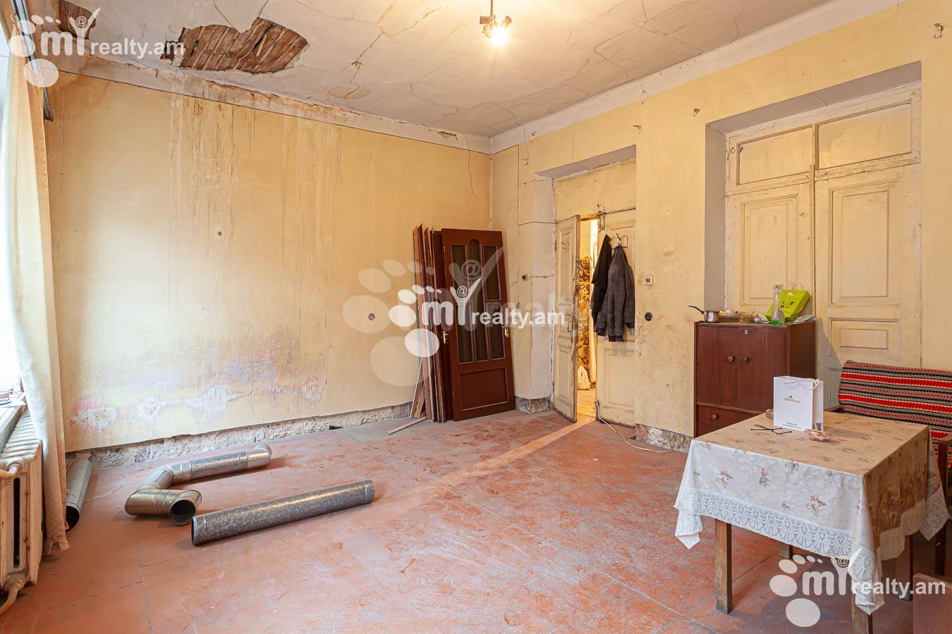 3 սենյականոց բնակարան  Ա.Պետրոսյան փող, Կենտրոն Երևան, 154245