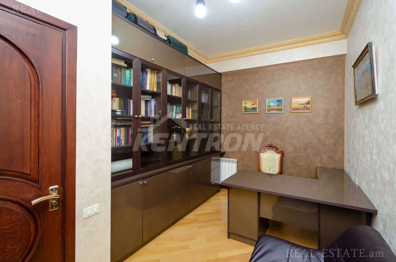 5 սենյականոց բնակարան  Հանրապետության փող, Կենտրոն Երևան, 137953