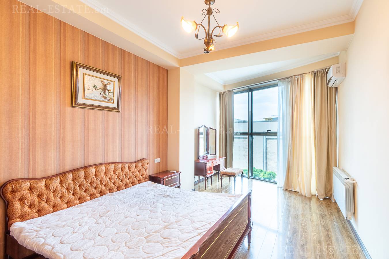 3 սենյականոց բնակարան  Ծիծեռնակաբերդի խճուղի, Կենտրոն Երևան, 124551