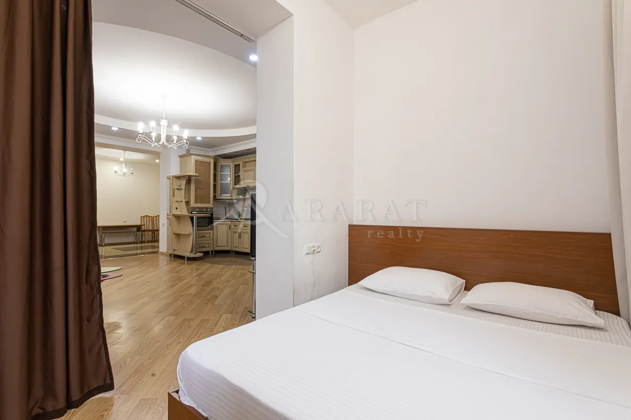 3 սենյականոց բնակարան  Հյուսիսային պող, Կենտրոն Երևան, 157971