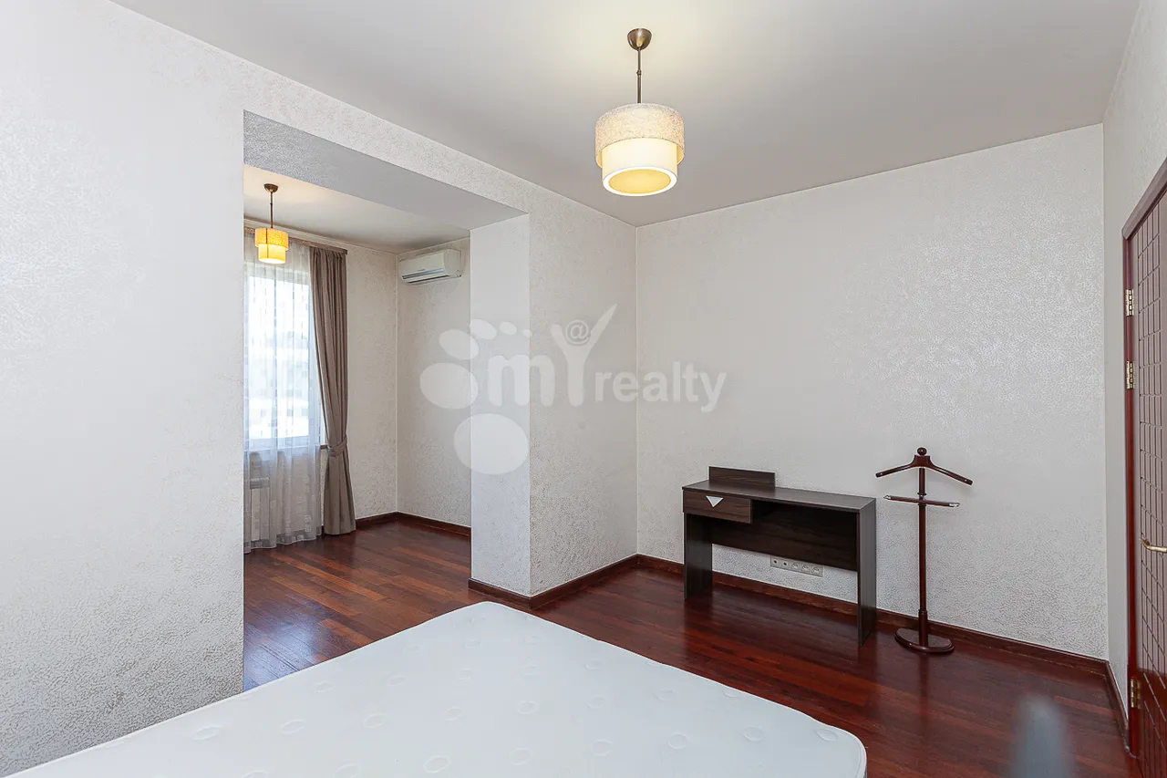 3 bedroom apartment for rent Tamanyan St, Center Yerevan, 157574