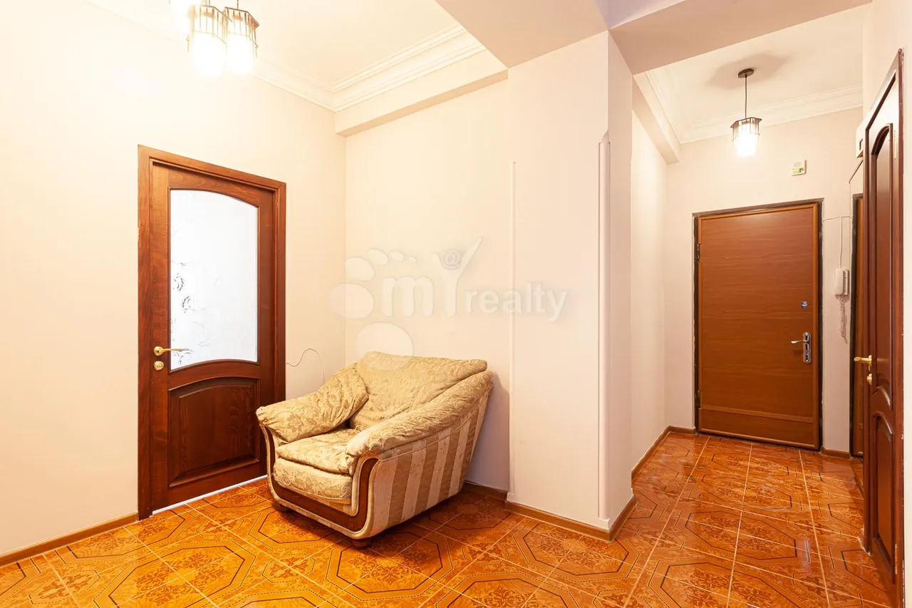 3 bedroom apartment for sale خیابان هامباردزومیان, عربگیر ایروان, 159978