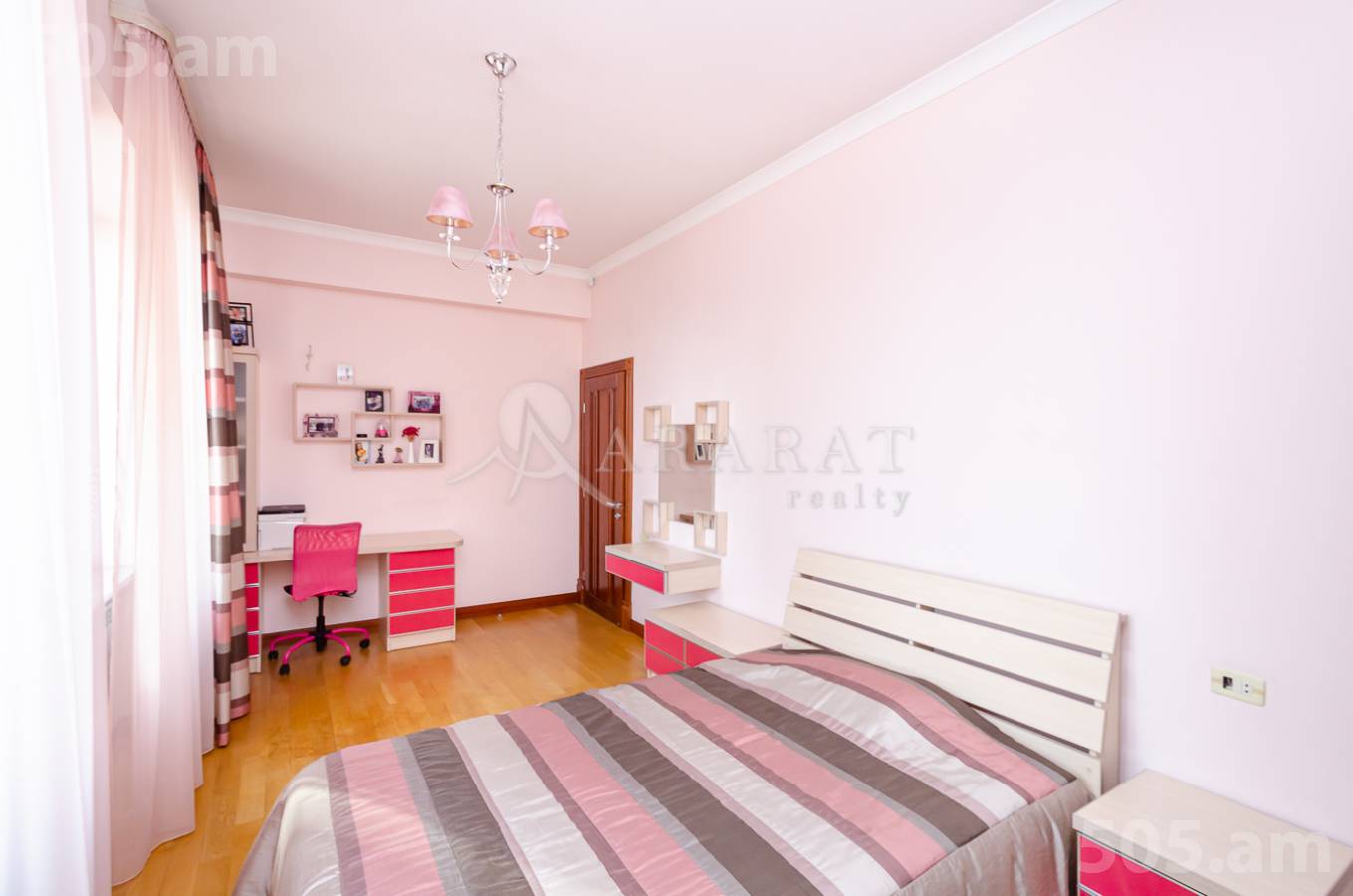 4 սենյականոց բնակարան  Մաշտոցի պող, Կենտրոն Երևան, 151749