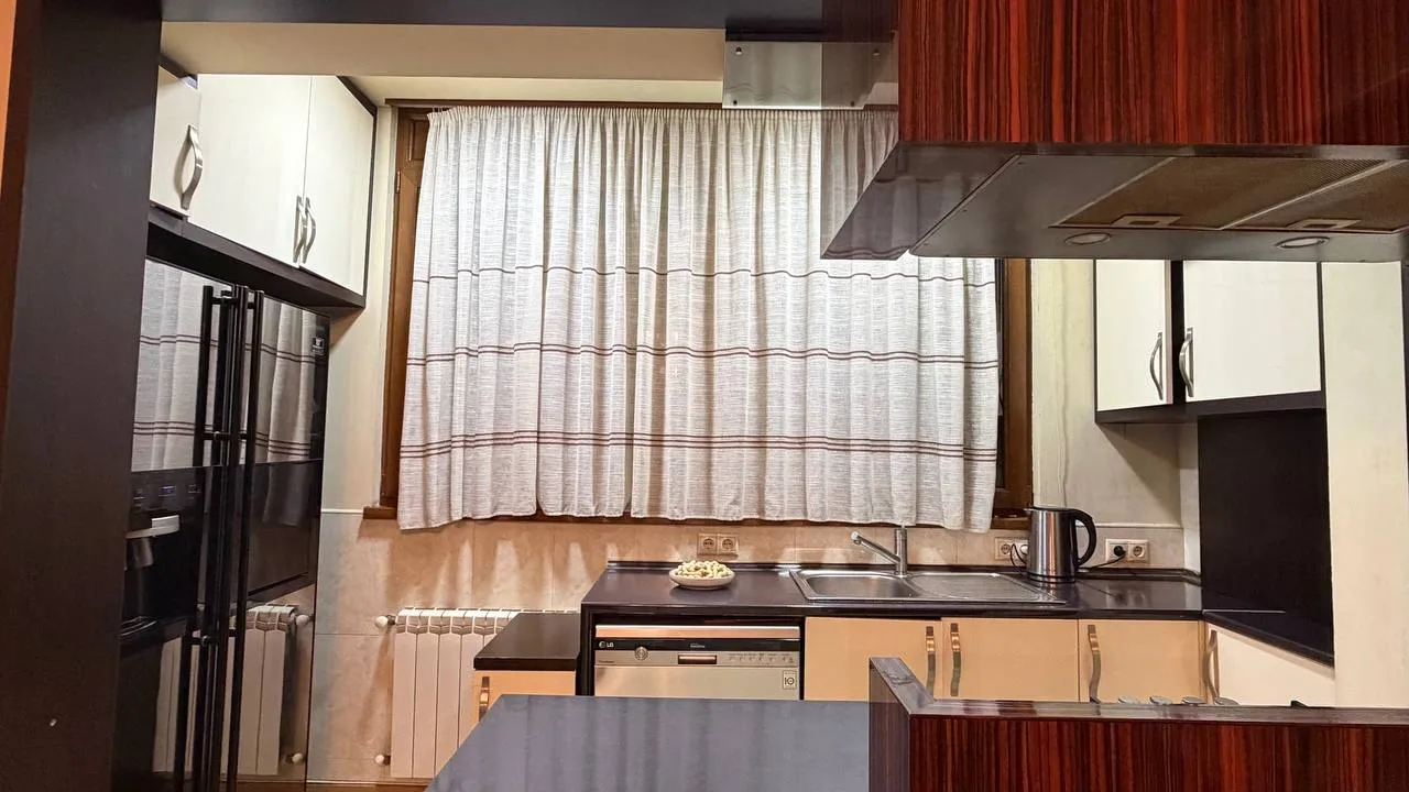3 bedroom apartment for sale خیابان اِ. کوچار, مرکز شهر ایروان, 161131