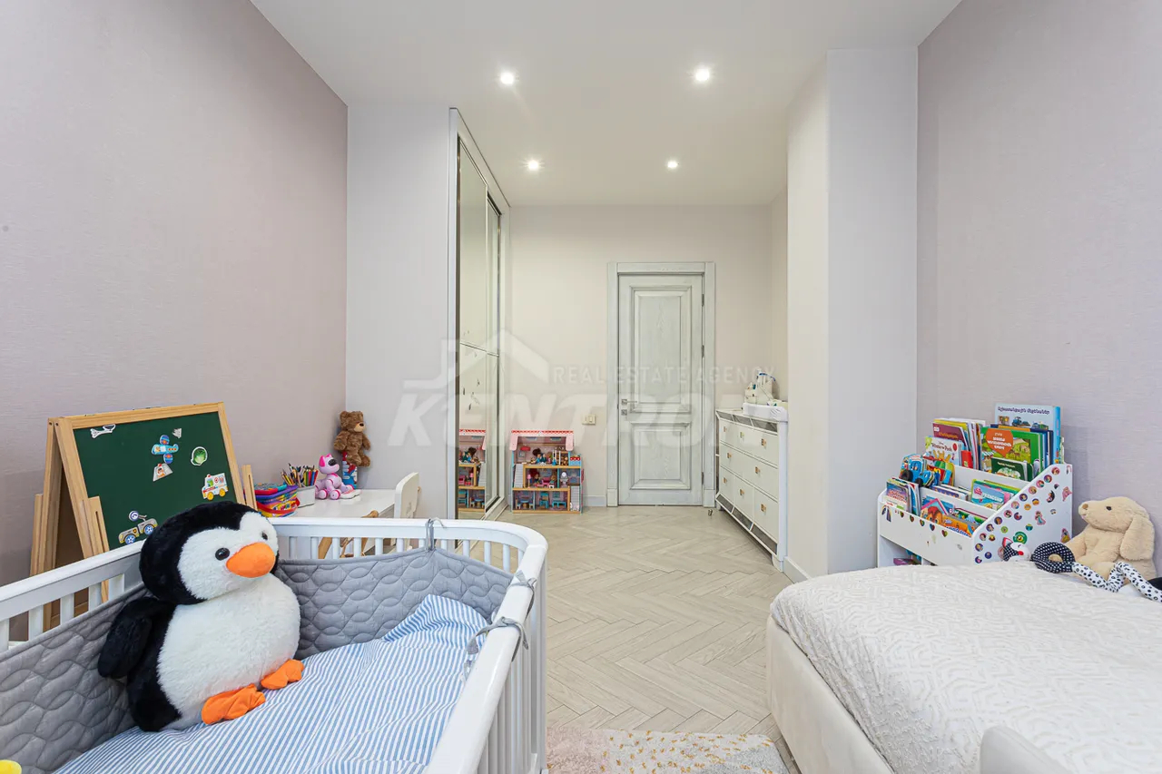 4 bedroom apartment for sale Aram St, Center Yerevan, 159223