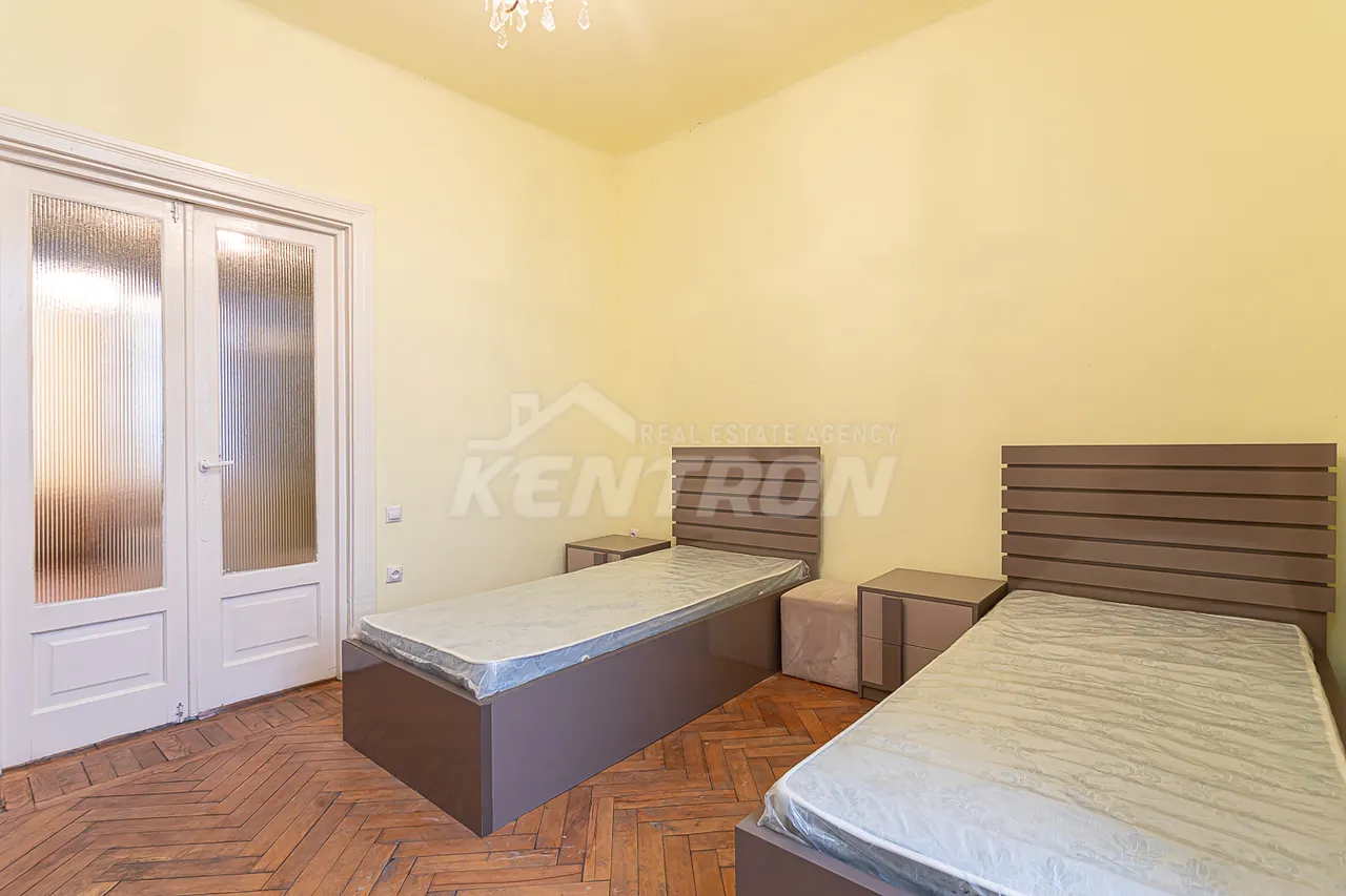 3 bedroom apartment for sale Charents St, Center Yerevan, 157410
