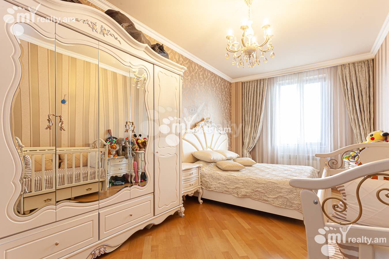 3 սենյականոց բնակարան  Սայաթ-Նովայի պող, Կենտրոն Երևան, 155779