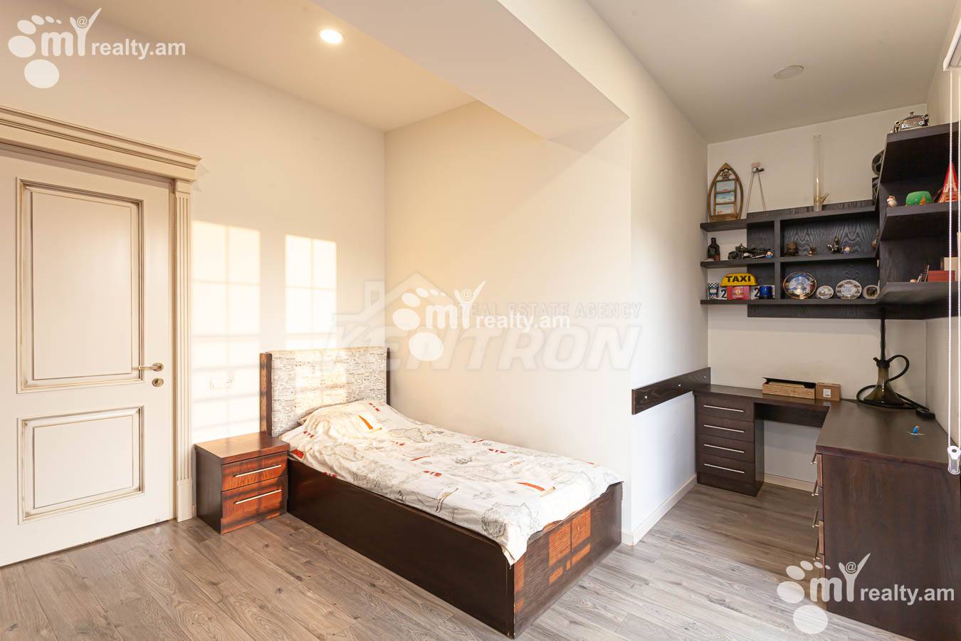 4 սենյականոց բնակարան  Լեռ. Կամսարի փող, Կենտրոն Երևան, 153801