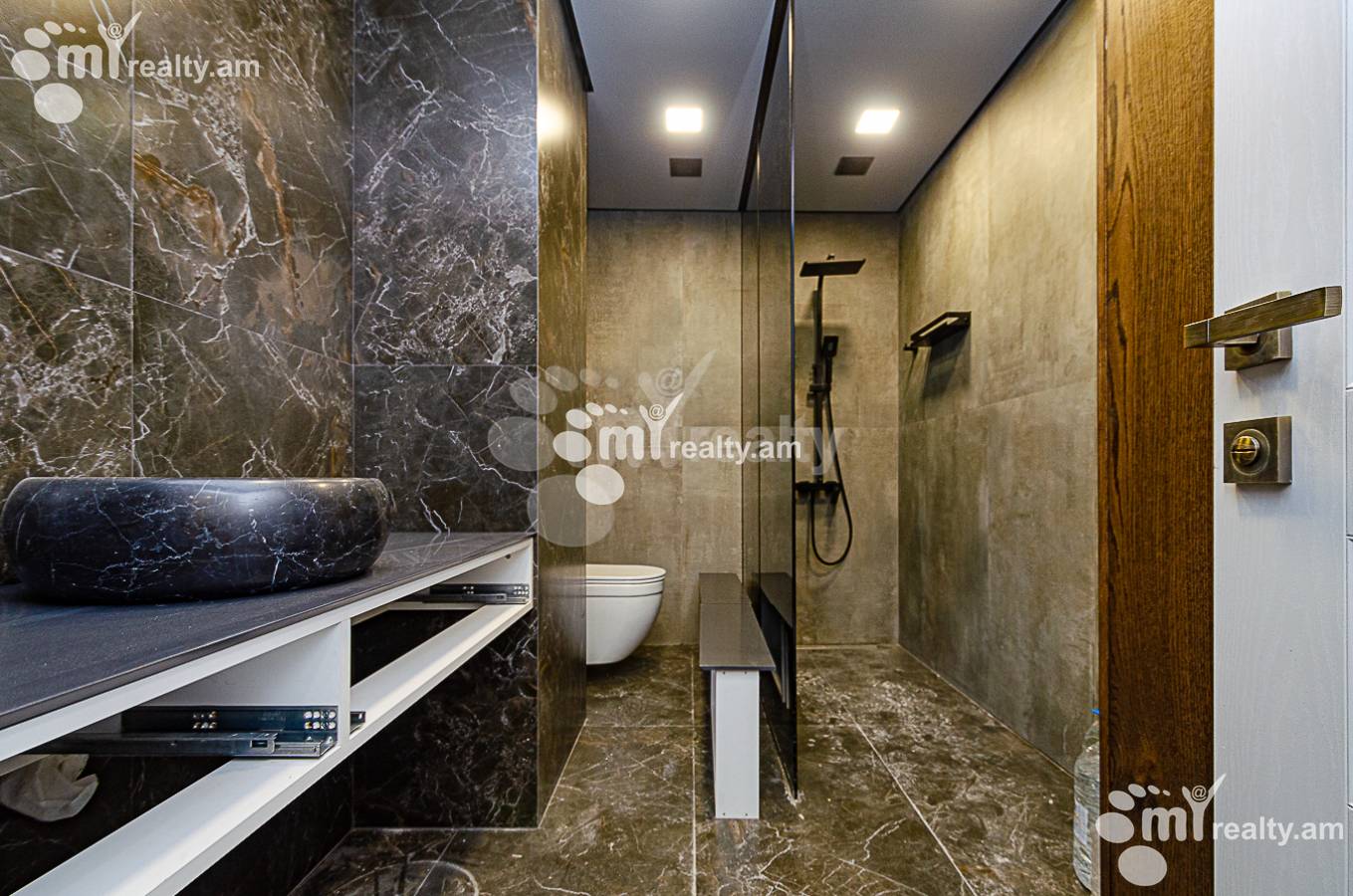 3 սենյականոց բնակարան  Չարենցի փող, Կենտրոն Երևան, 151966