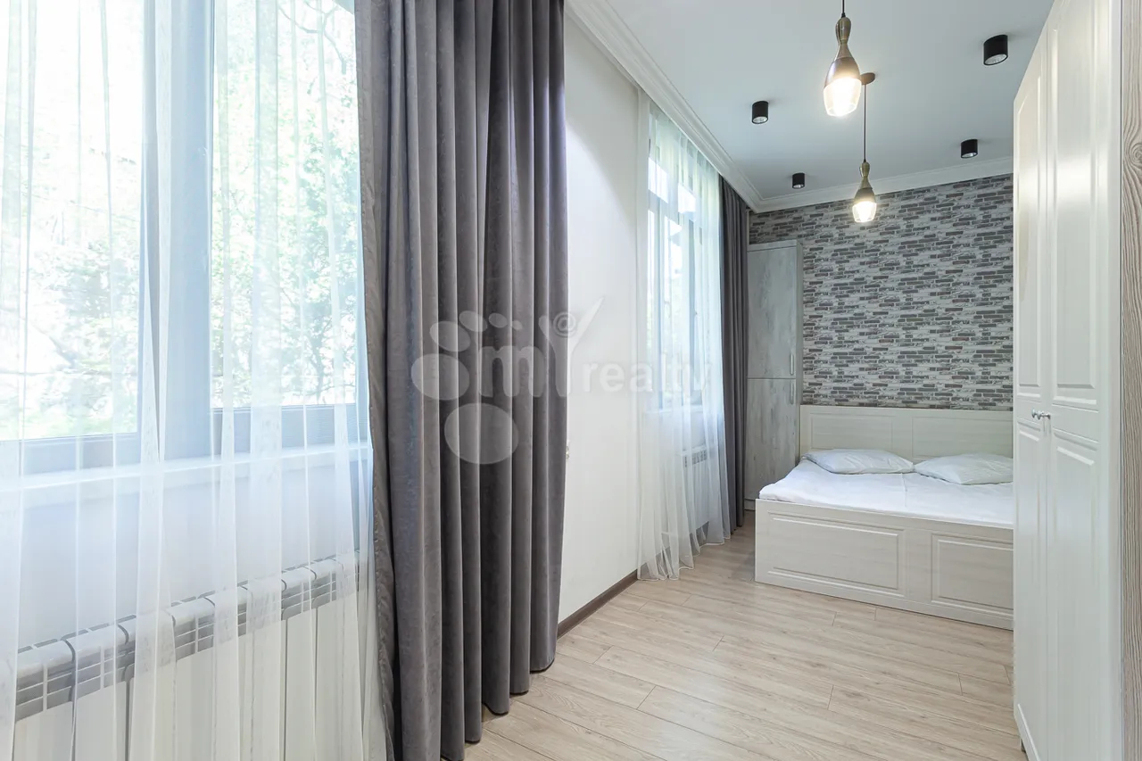 3 bedroom apartment for rent Saryan St, Center Yerevan, 160473