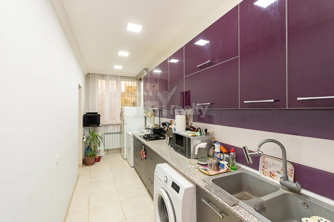 Купить 3 комнатную квартиру Азатутян пр, Арабкир Ереван, 160246