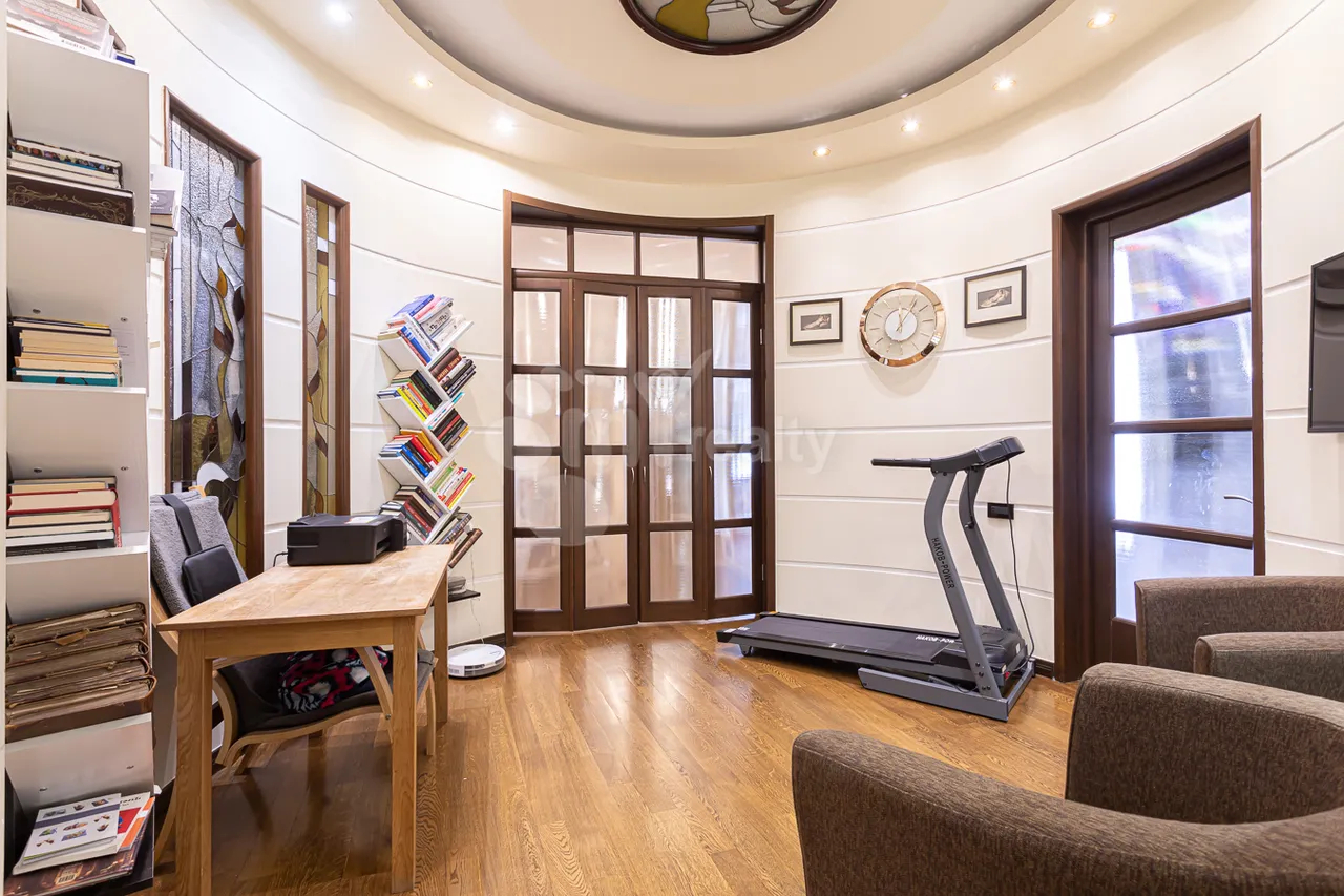 3 bedroom apartment for sale rue d'Amiryan, Center Yerevan, 160794
