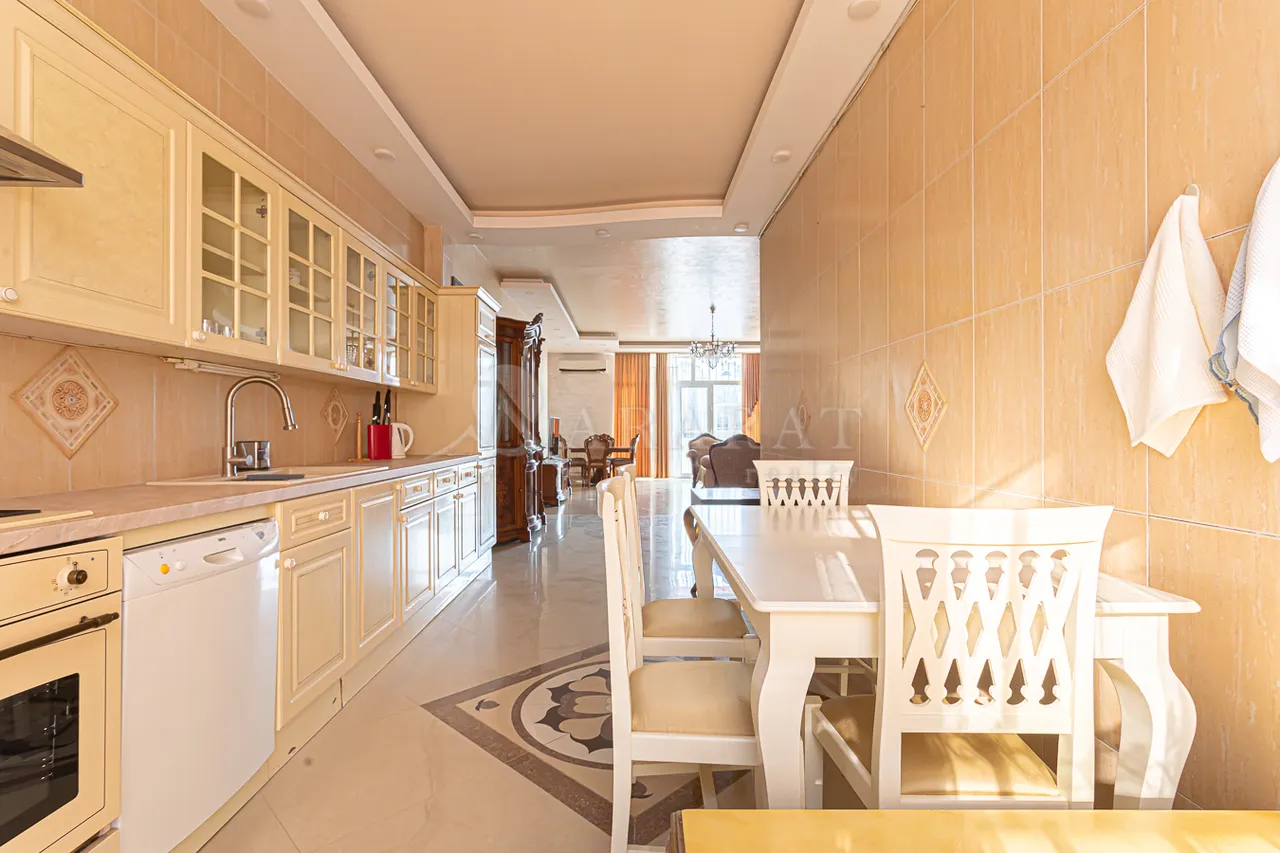 5 bedroom apartment for rent Spendiaryan St, Center Yerevan, 158572