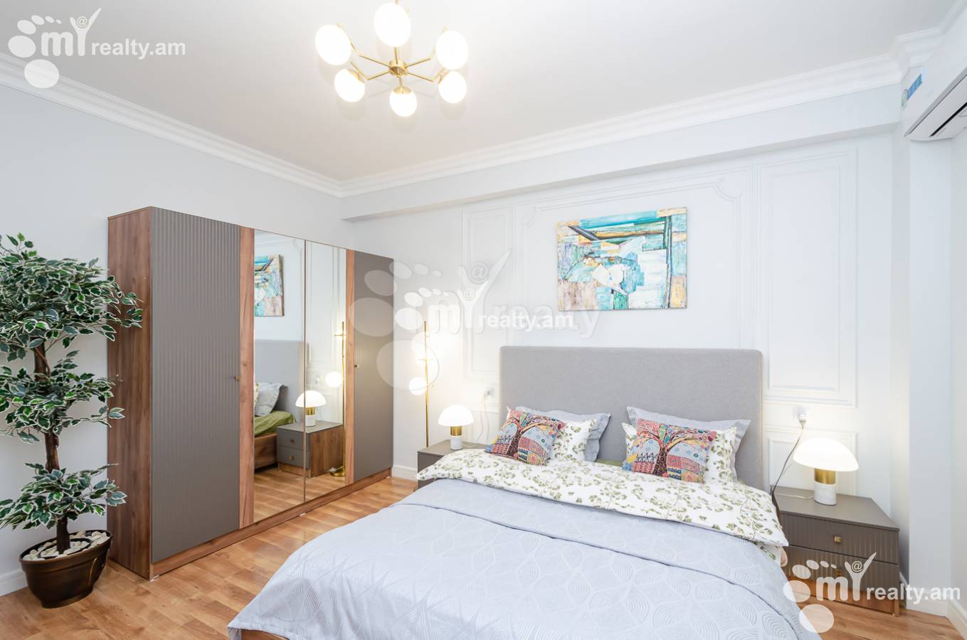 4 սենյականոց բնակարան  Մ․ Մելքոնյան փող, Կենտրոն Երևան, 155076