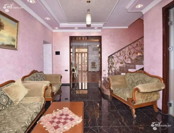 3-senyakanoc-bnakaran-vacharq-Yerevan-Center