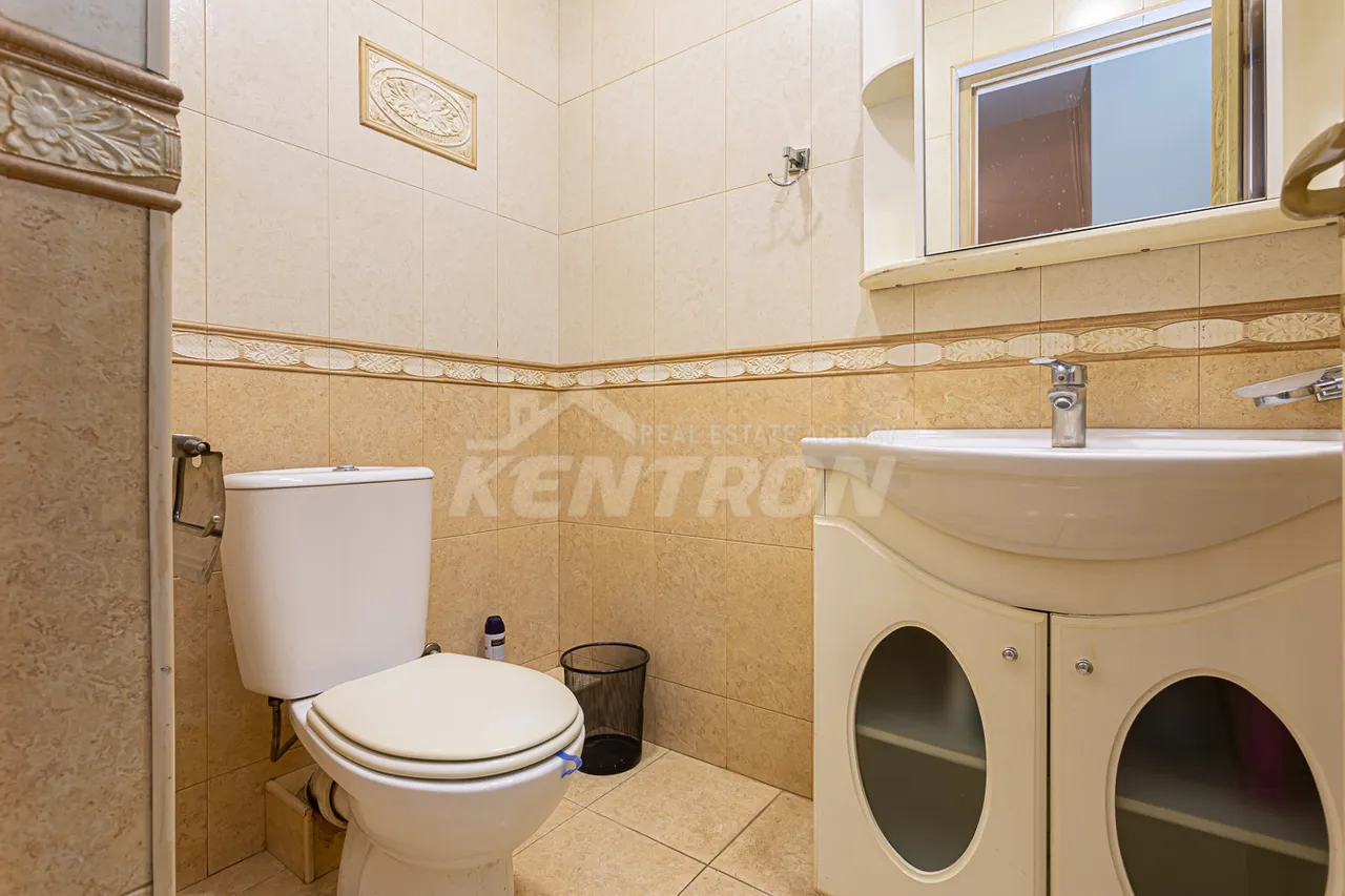 3 bedroom apartment for rent Amiryan St, Center Yerevan, 158203