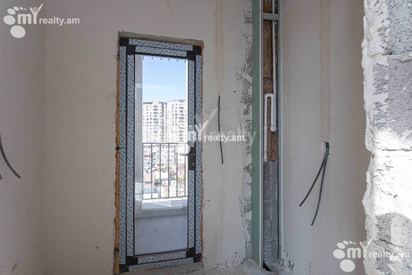 Купить 4 комнатную квартиру Ахбюр Сероб ул, Арабкир Ереван, 157136