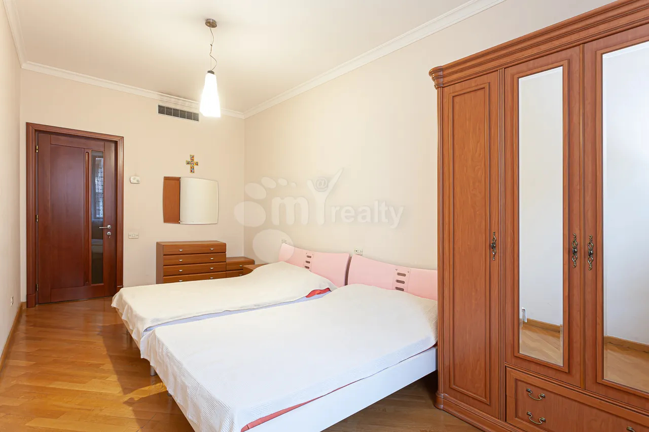 3 bedroom apartment for rent Northern (Hyusisayin)  Ave, Center Yerevan, 161919
