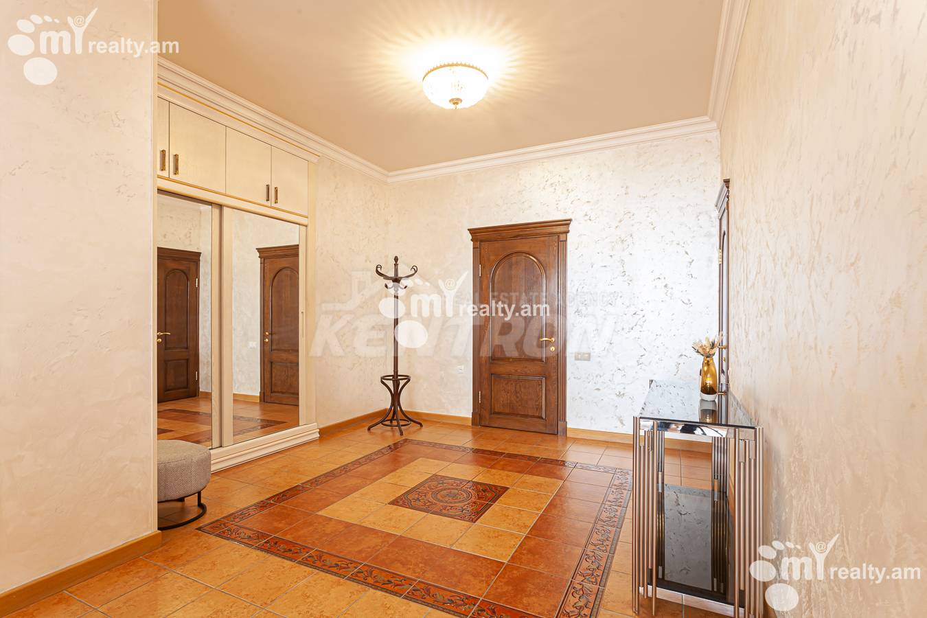 Купить 3 комнатную квартиру Саят-Нова пр, Центр Ереван, 155778