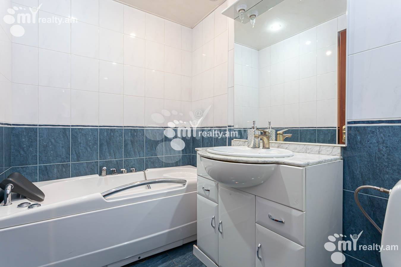 4 bedroom apartment for sale Hin yerevantsi St, Center Yerevan, 153221