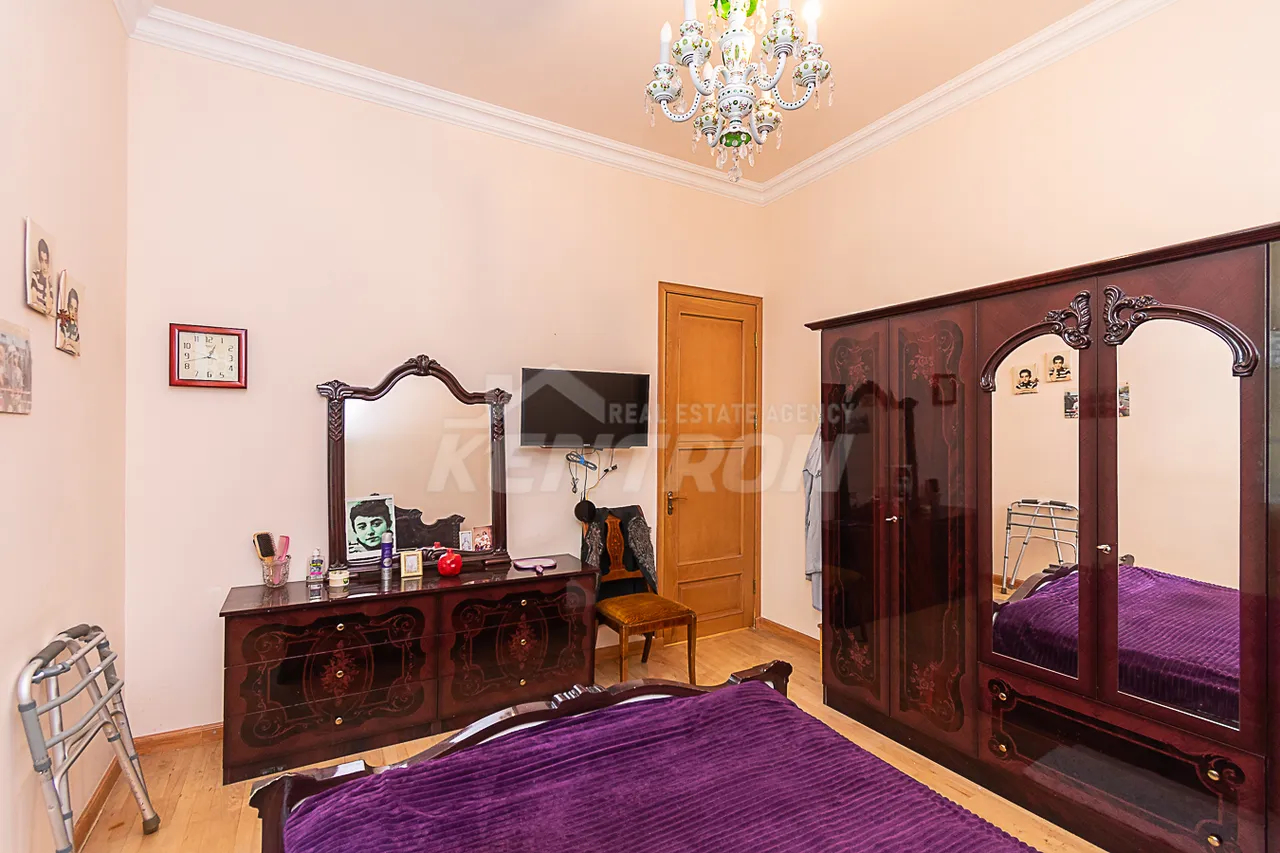 4 bedroom apartment for sale Mashtots Ave, Center Yerevan, 161677