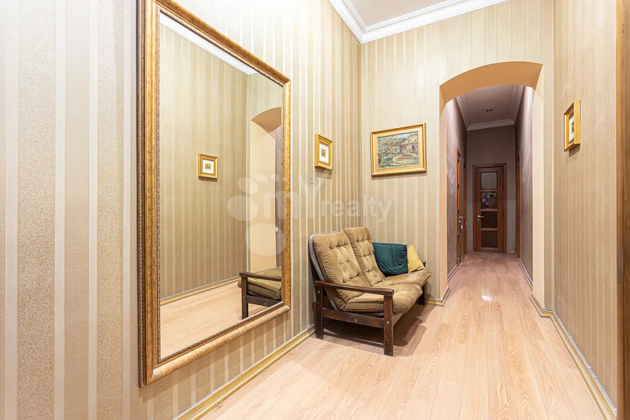 4 bedroom apartment for sale خیابان تومانیان, مرکز شهر ایروان, 157656