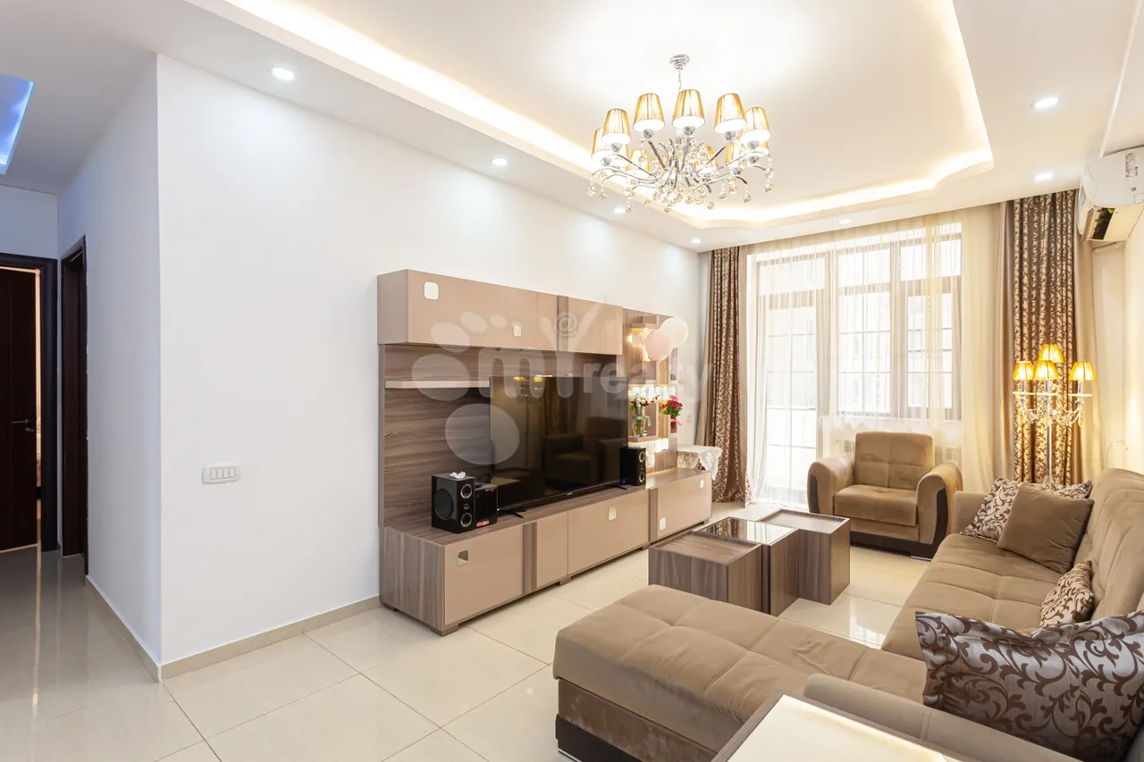 3 bedroom apartment for rent Abovyan St, Center Yerevan, 158979