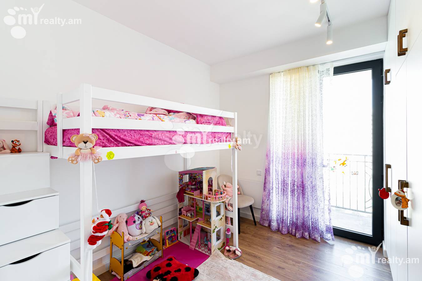 4 bedroom apartment for sale خیابان زاراف آقبیور, آوان ایروان, 154025