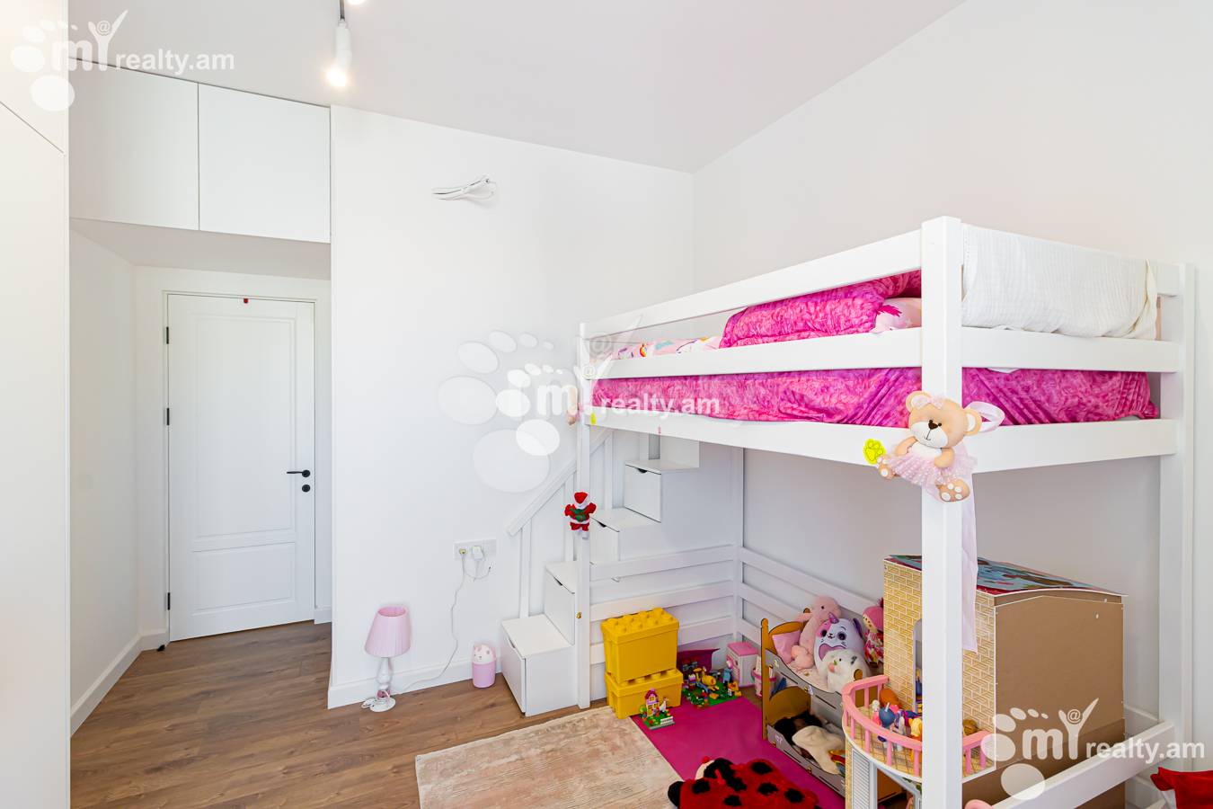 4 bedroom apartment for sale خیابان زاراف آقبیور, آوان ایروان, 154025