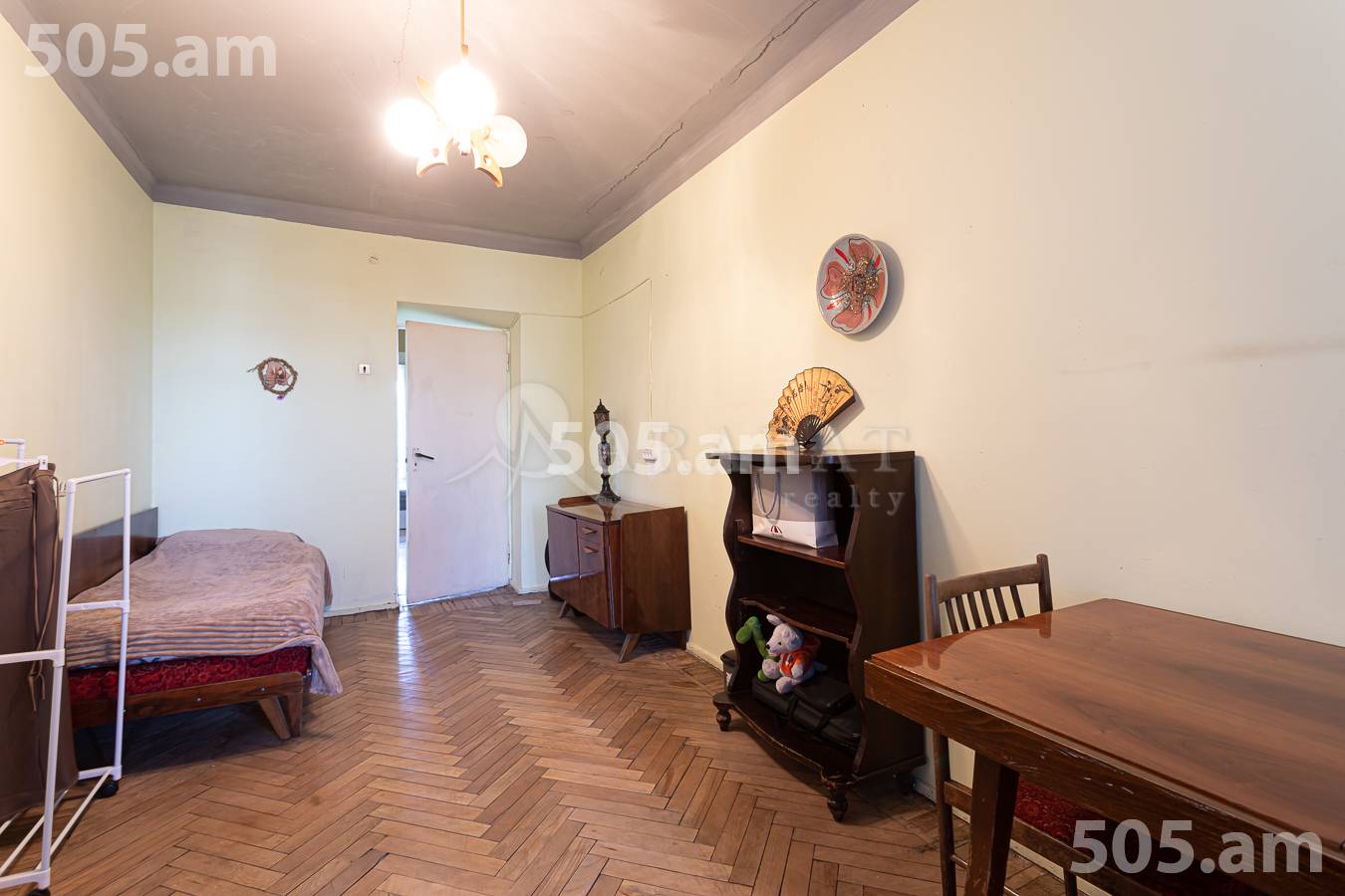 3 սենյականոց բնակարան  Նալբանդյան փող, Կենտրոն Երևան, 157025