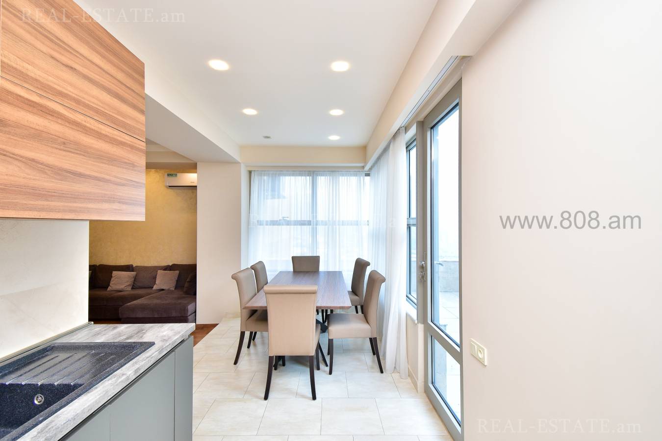 4 սենյականոց բնակարան  Ծիծեռնակաբերդի խճուղի, Կենտրոն Երևան, 126572