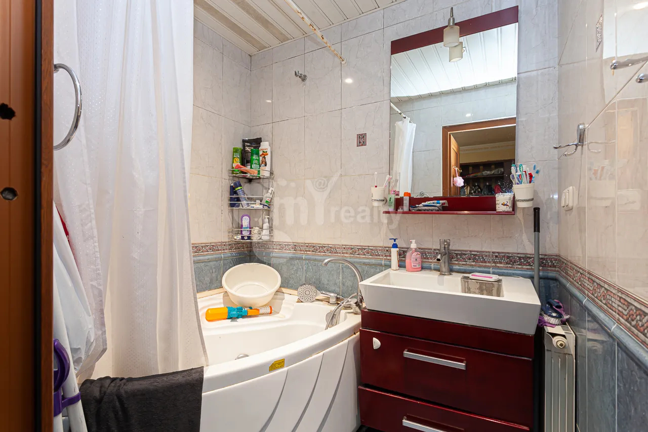 3 bedroom apartment for sale A. Khachatrian St, Arabkir Yerevan, 160835