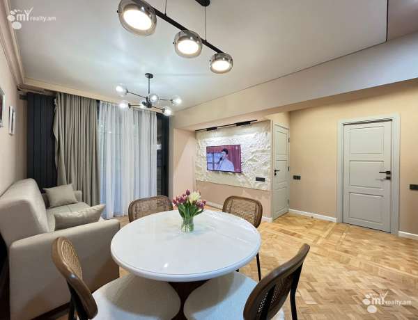 varcov-bnakaran/2-senyakanoc/M.Khorenatsi+St/Center/Yerevan