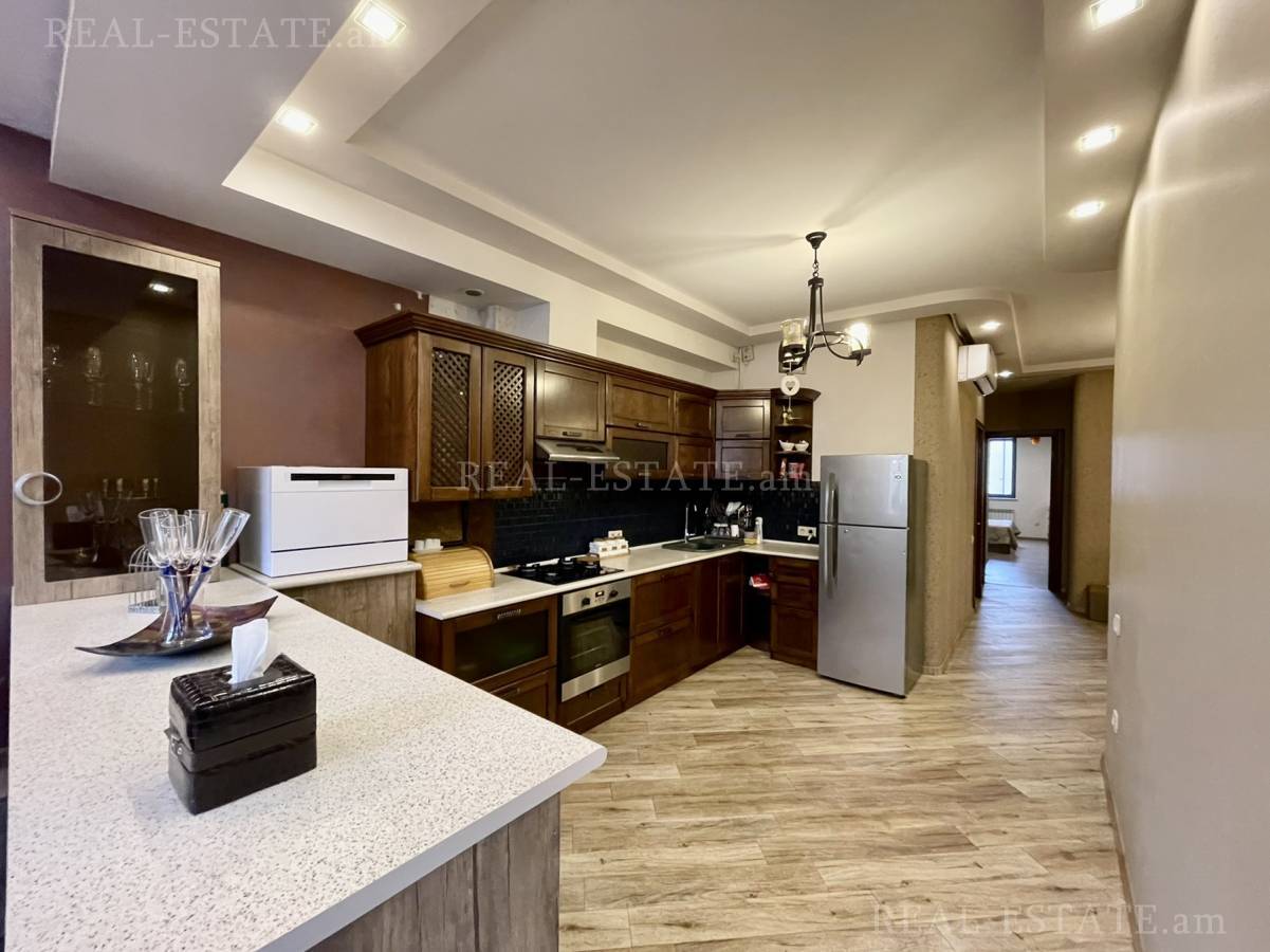 3 bedroom apartment for rent Antarayin St, Center Yerevan, 136837