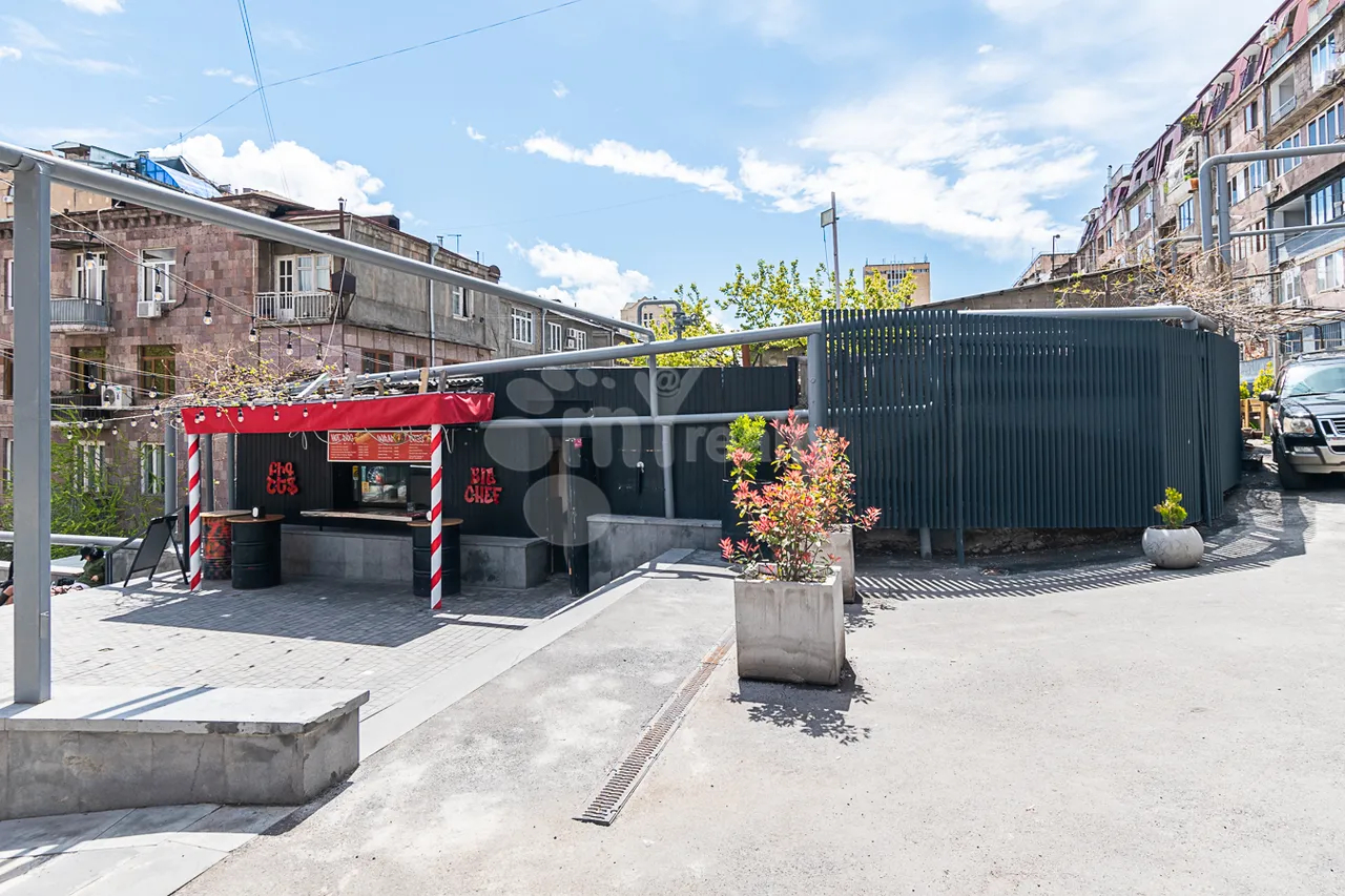 Купить коммерческoе помещение Сарян ул, Центр Ереван, 160253