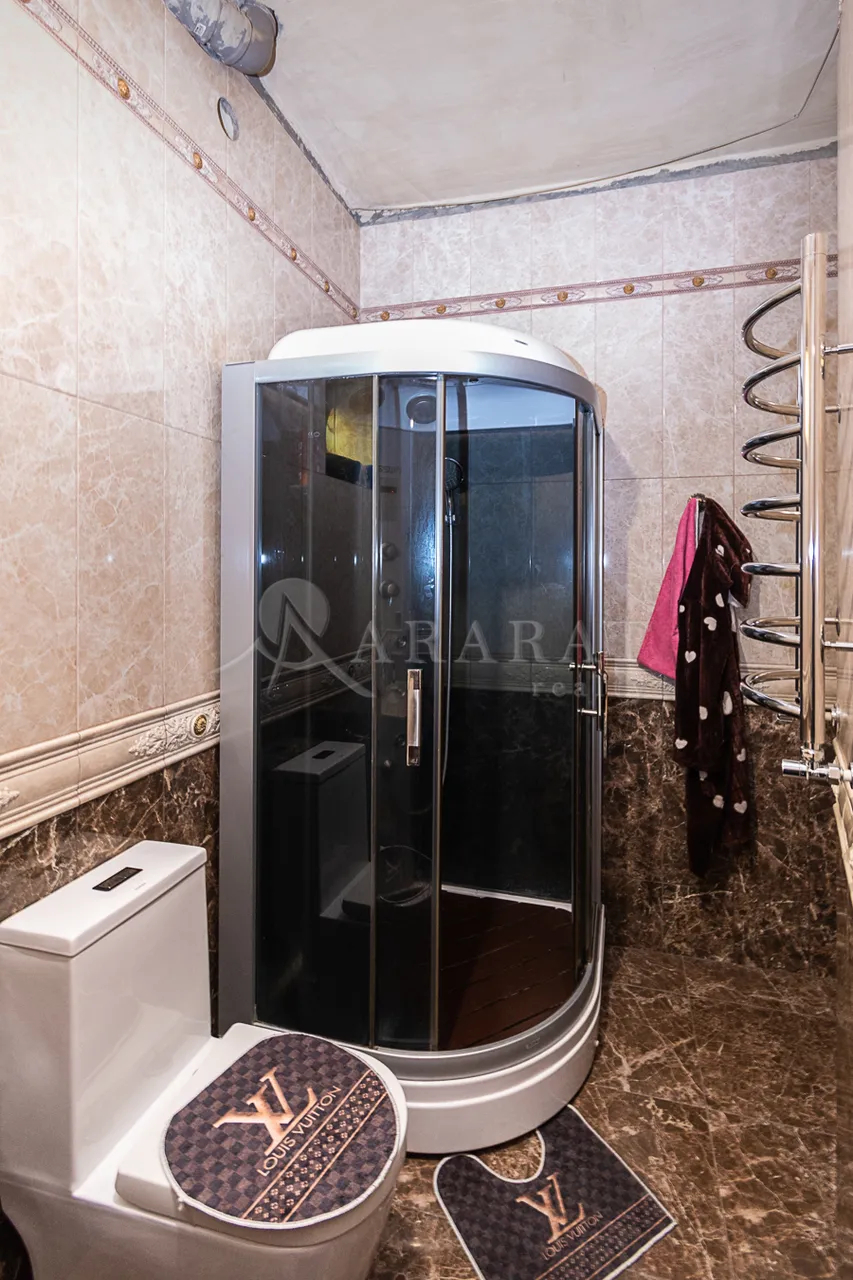 House for sale خیابان مامیکونیانتس, عربگیر ایروان, 161986