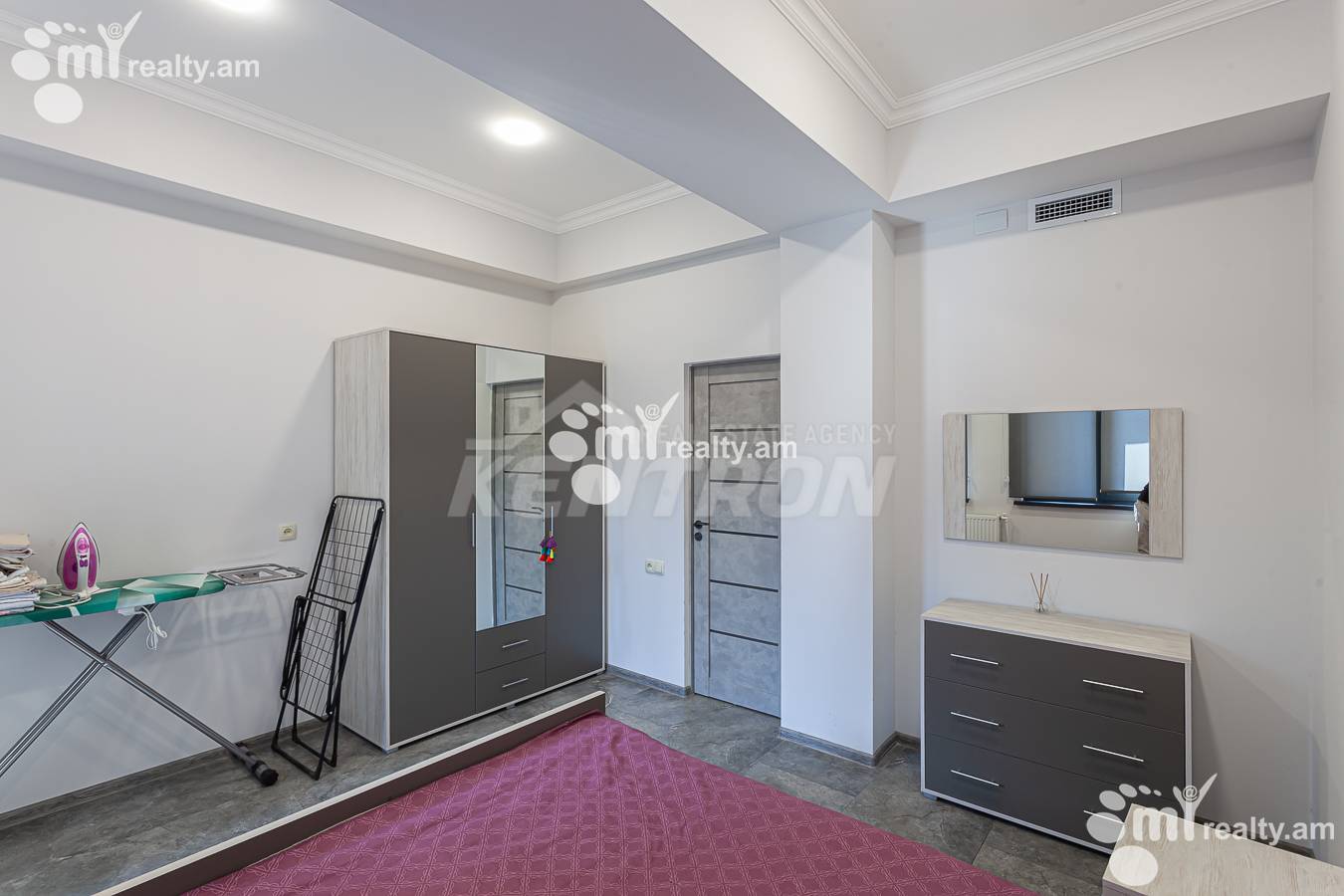 2 սենյականոց բնակարան  Հանրապետության փող, Կենտրոն Երևան, 152418