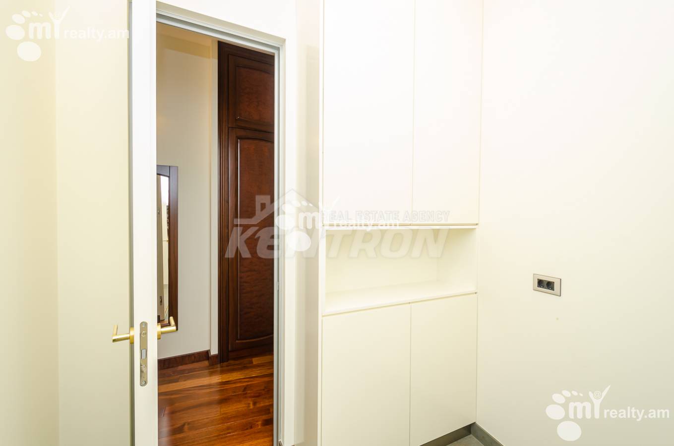 Снять 4 комнатную квартиру Московян ул, Центр Ереван, 153411