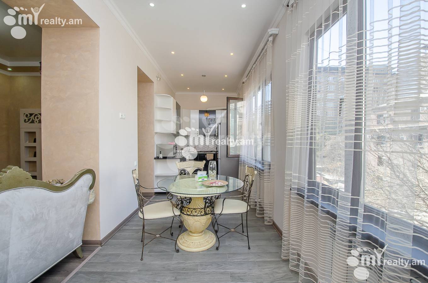 3 bedroom apartment for sale خیابان قازار پارپِتسی, مرکز شهر ایروان, 151956