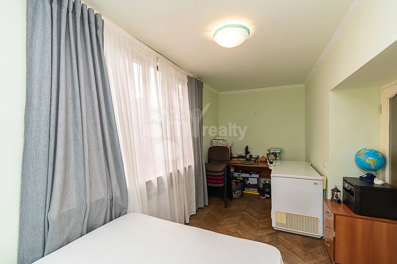 4 bedroom apartment for sale K. Ulnetsi St, Kanaqer-Zeytun Yerevan, 161750