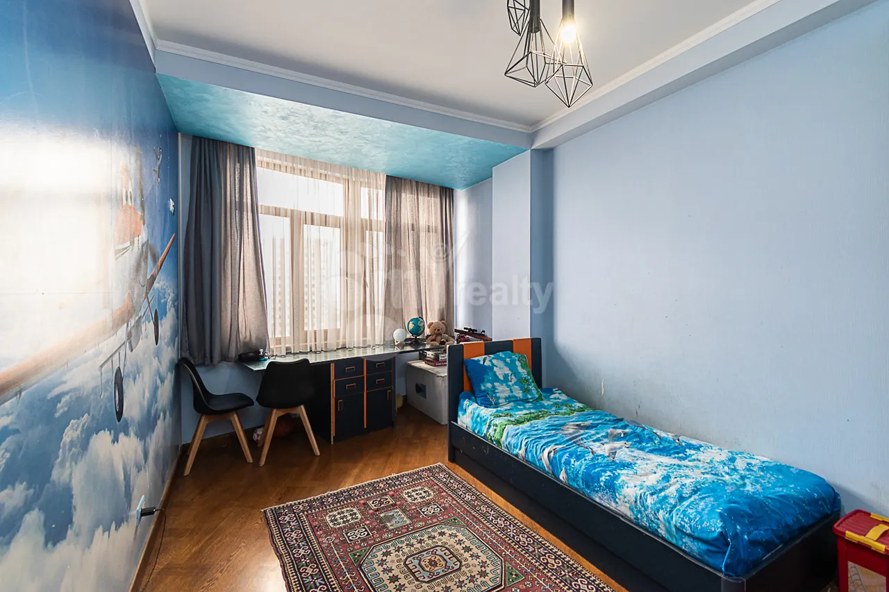 Купить 4 комнатную квартиру Адонц ул, Арабкир Ереван, 159530