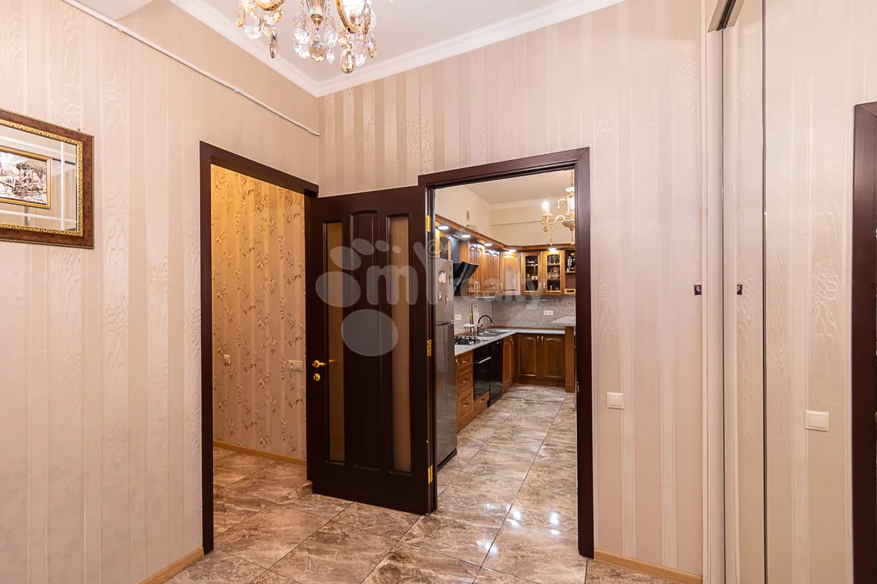 3 սենյականոց բնակարան  Հր.Քոչար փող, Արաբկիր Երևան, 160025